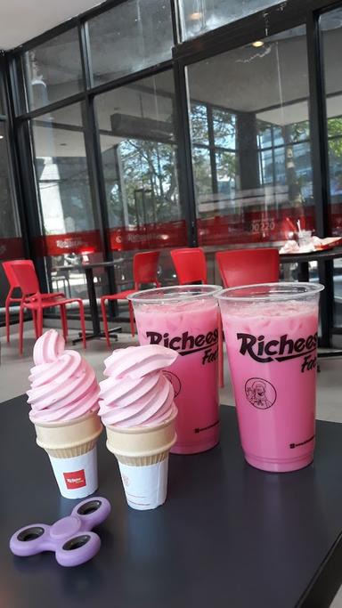 RICHEESE FACTORY PAJAJARAN