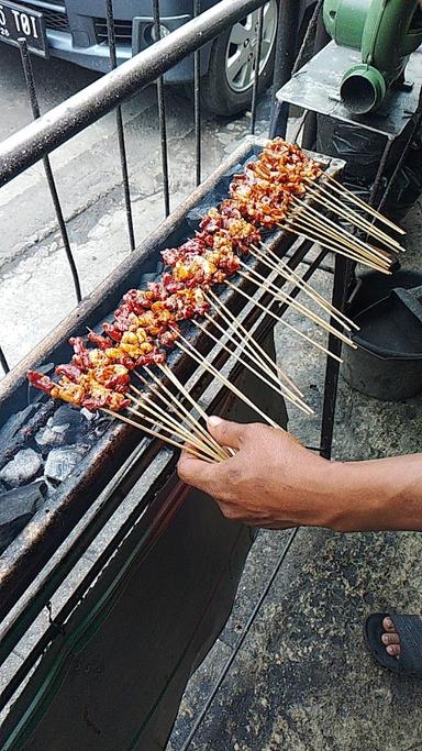 SATE AYAM SATE KAMBING & SATE DAYAK SOTO AYAM