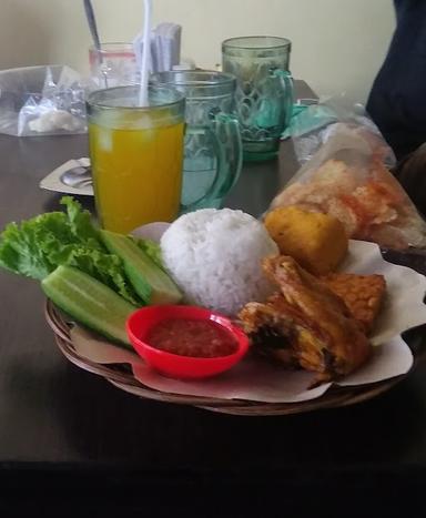 AYAM GORENG IBU YATI