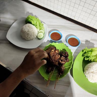 AYAM GORENG LAKSANA