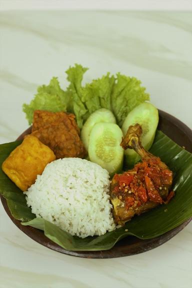 AYAM PENYET WARUNG UNGU