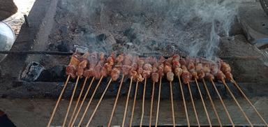 RUMAH MAKAN LESEHAN IBU SRI