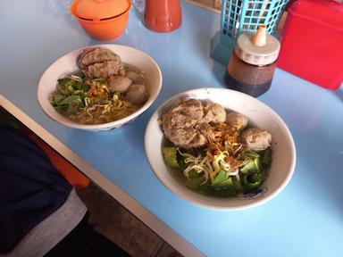 MIE BAKSO SIMPANG TIGA