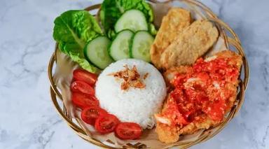 AYAM PENYET SAMBAL IJO DAN SAMBAL MERAH .TERSEDIA