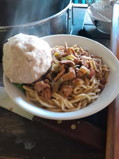 BAKSO & MIE AYAM CISEMPUR INDAH