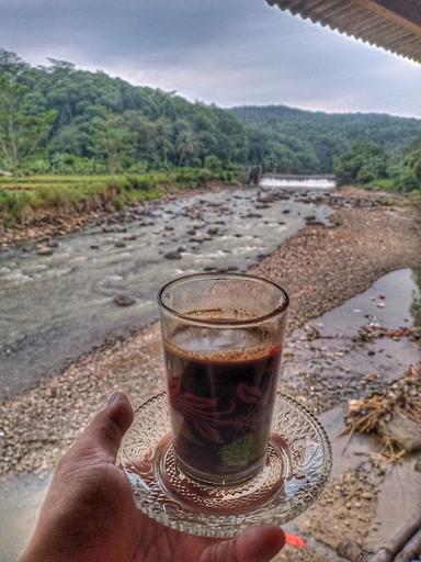 SAUNG BAMBU LESEHAN SAHABAT