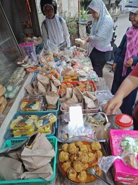 ANEKA JAJANAN WARUNG IBU JOAN