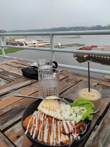 DAILY ESCAPE CAFE & SAUNG PANGAISAN