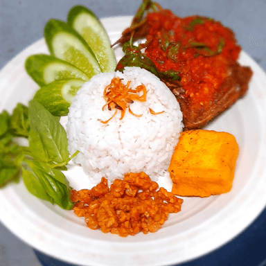 MASAKAN SUNDA DAPUR TEH IIS,AYAM PENYET,BUNTIL,SOTO