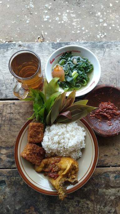 WARUNG NASI MA UTI