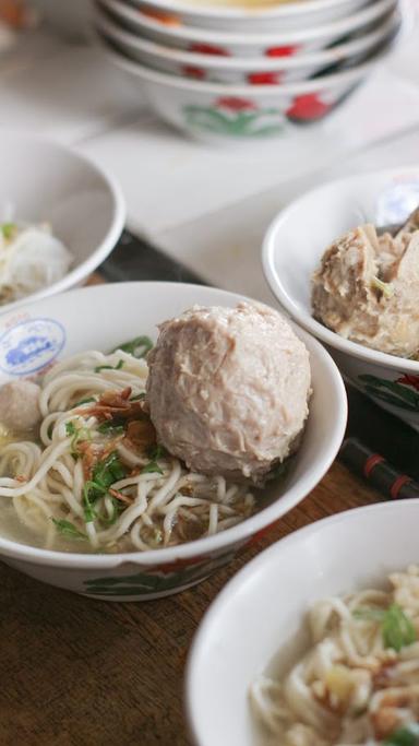 MIE BAKSO URAT RHIFKI