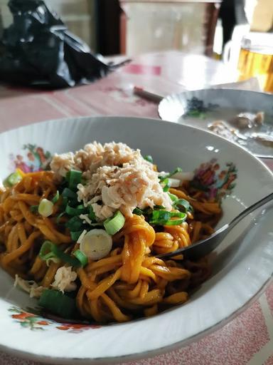 MIE BASO DAN BUBUR AYAM