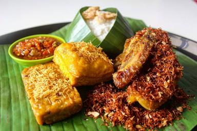 WARUNG AYAM PEJANTAN CABANG RSOP CIAMIS