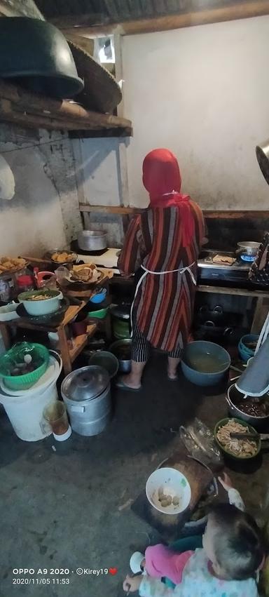 WARUNG NASI IBU UYU