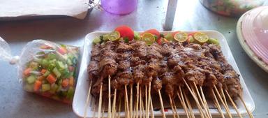 SATE AYAM LONTONG KHAS UDA