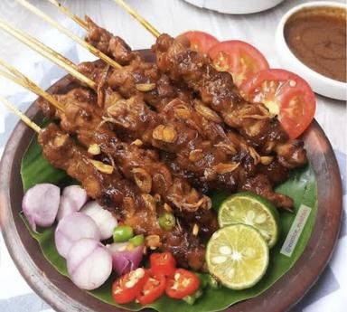 SATE AYAM LONTONG KHAS UDA