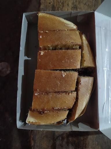 MARTABAK ROTI BAKAR DAN TELOR