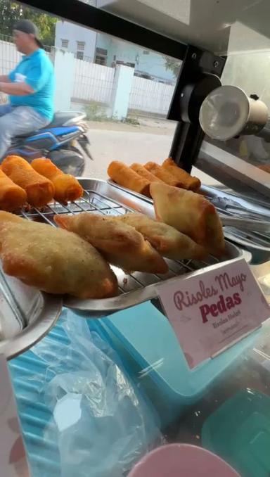 RISOLES & MARTABAK MINI MELATI