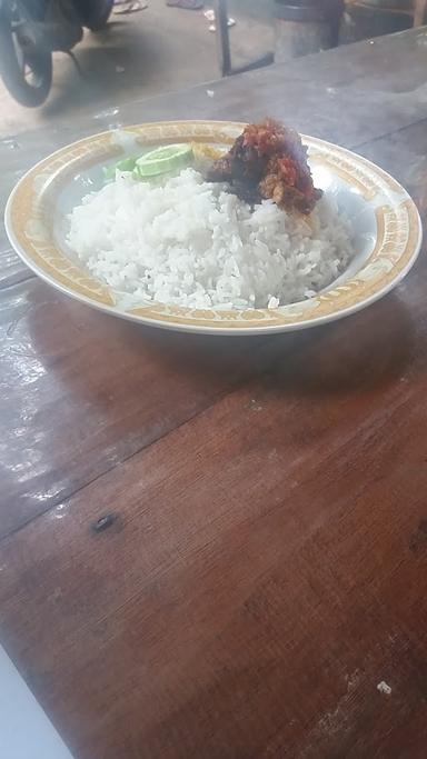 BEBEK GORENG CAK MUHAM