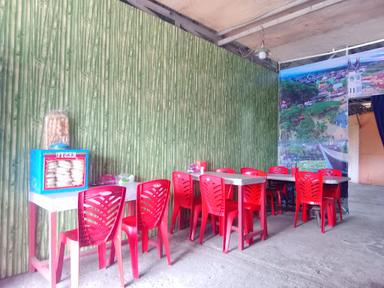 RUMAH MAKAN SIMPANG TIGO