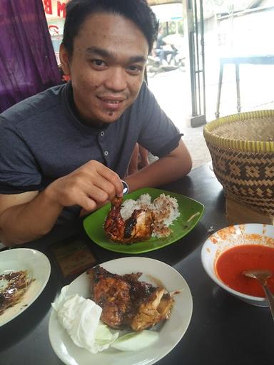 AYAM BAKAR MADU BU WANTO