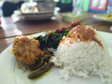 RUMAH MAKAN PANCURAN TUJUH