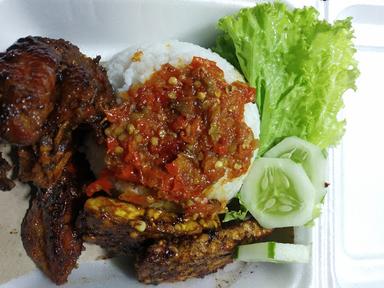 WARUNG PENYET/PAPA BELUT ANDINI (BELUT,LELE,AYAM)