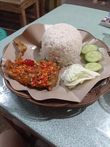 AYAM PENYET MAMA UPI