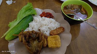 RUMAH MAKAN IBU HAJI CIJANTUNG