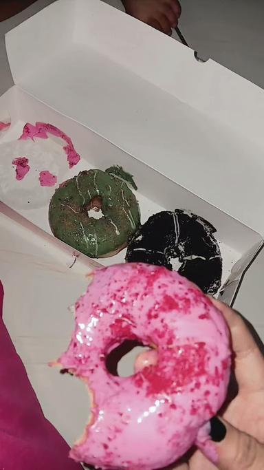 AHZ DONUTS