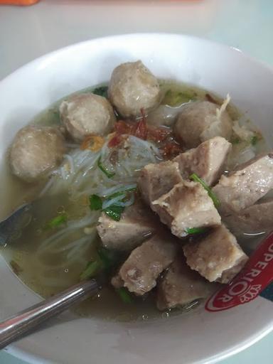 AHLINYA...BAKSO DUA DARA