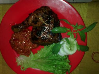 AYAM BAKAR PAK MIN