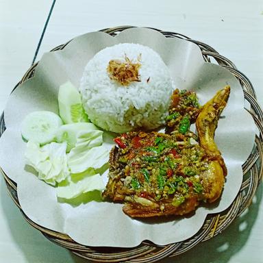 AYAM PENYET MAS AL