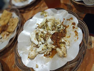 AYAM PENYET PANGLIMA