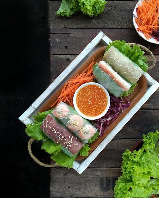 LA SALADROLL CIKARANG