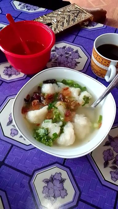 PEMPEK DAN TEKWAN PALEMBANG (AMANDA)