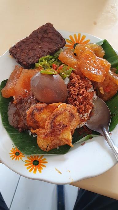 RUMAH MAKAN TIMLO SOLO