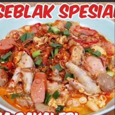 WARUNG SEBLAK MAMA FIANE DAN SEMBAKO