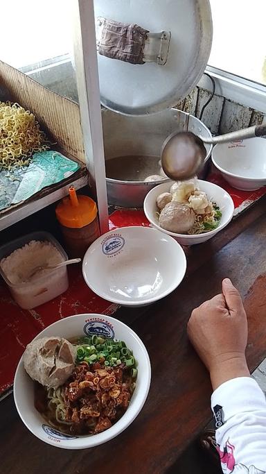 MEI AYAM & BASO MAS BULKIMAN CAH SOLO RESTAURANT