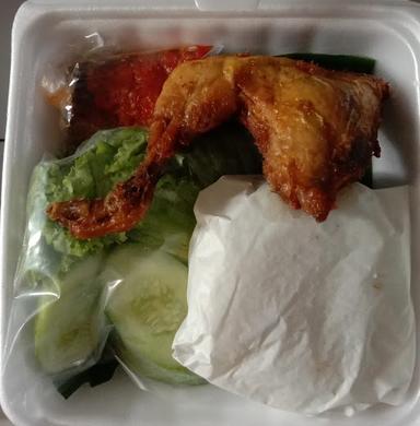 WARUNG SOTO AYAM & AYAM GORENG  MBAK DIAN 