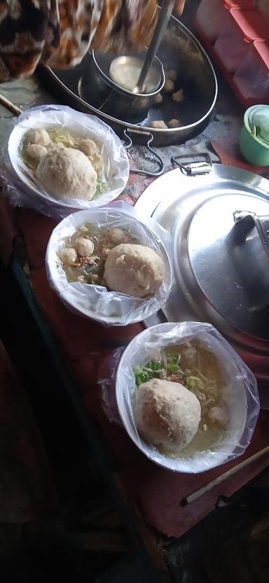 BAKSO DAN MIE AYAM TEH YANAH