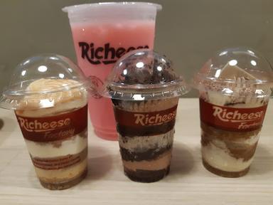 RICHEESE FACTORY RA KOSASIH SUKABUMI