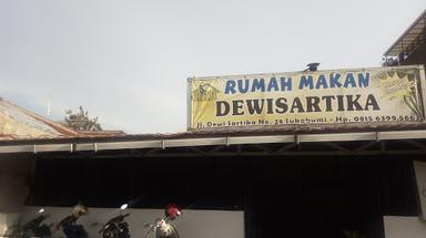 RUMAH MAKAN DEWISARTIKA