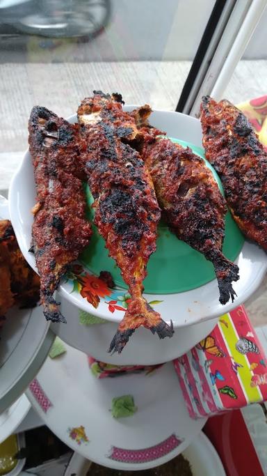 RUMAH MAKAN MASAKAN PADANG ELOK DI CUBO