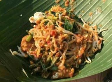 WARUNG NASI TIMBEL DAN MIE AYAM SOSTEL SOSIS BAKAR BU AAH/ BU ENONG