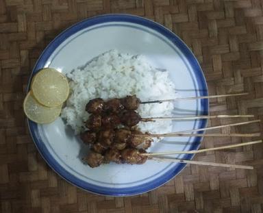 BAKSO BAKAR MBA FINA BUMBU KACANG