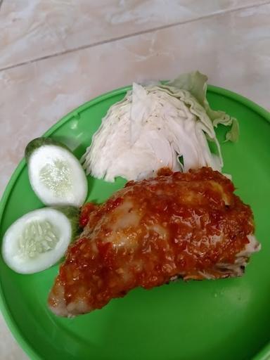 NASI GORENG UWUU, MARTABAK SINAR BULAN DAN SEBLAK MAKNYUSS