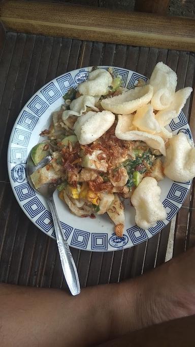 NASI UDUK MA ADAH ( KAREDOK & GADO GADO)