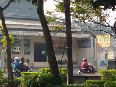 RUMAH MAKAN ETEK BUDI