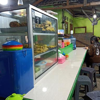 WARUNG PECEL LELE CAK WAHYU LAMONGAN